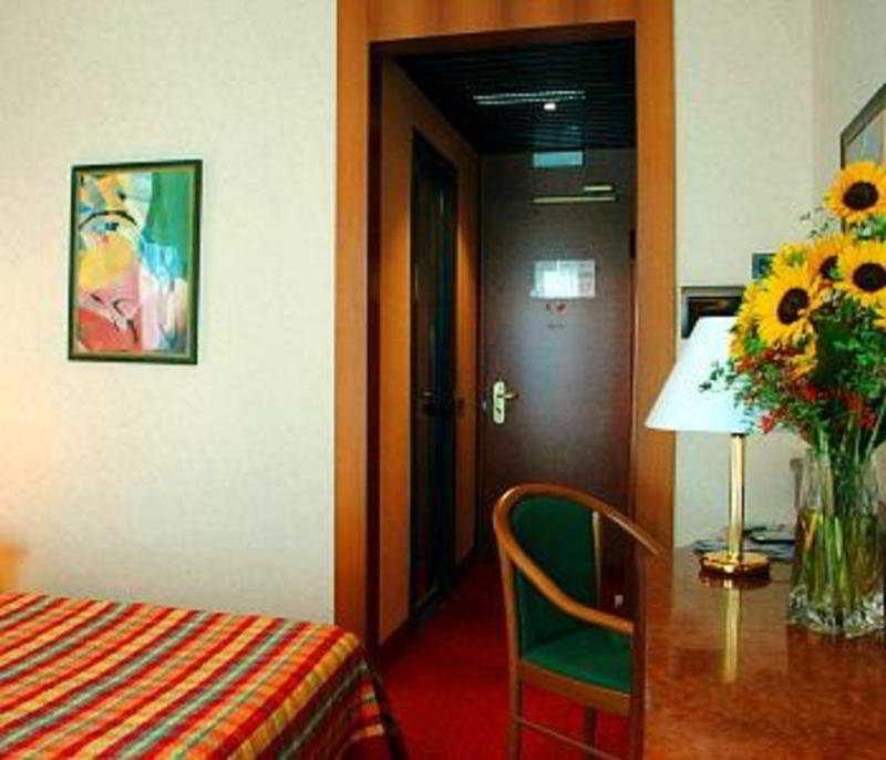Meditur Hotel Pisa Migliarino Pisano Phòng bức ảnh