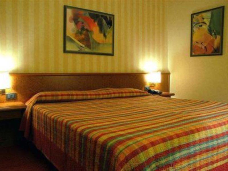 Meditur Hotel Pisa Migliarino Pisano Phòng bức ảnh